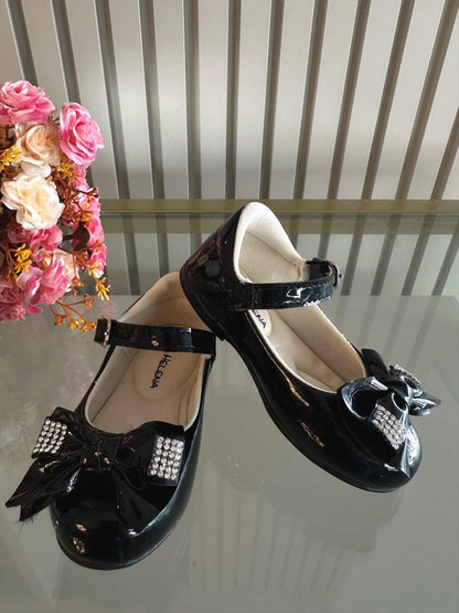 Zapatos de charol negro con lazo y aplique de diamantes de imitación 