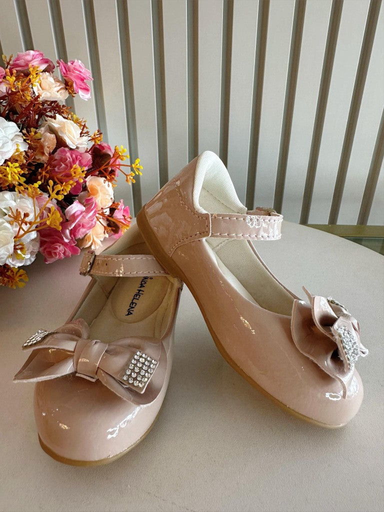 Zapatos de salón de charol color piel con lazo y aplique de diamantes de imitación 