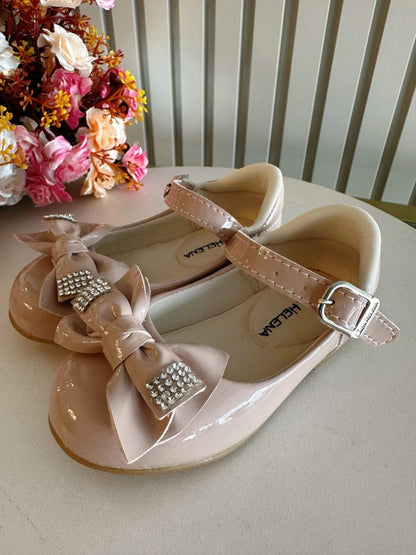 Zapatos de salón de charol color piel con lazo y aplique de diamantes de imitación 