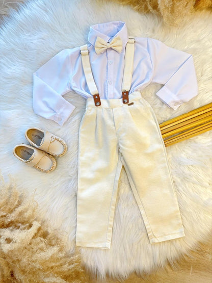 Conjunto formal de camisa, pantalón, corbata y tirantes color marfil