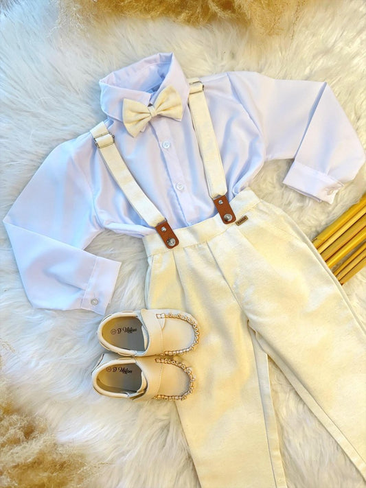 Conjunto formal de camisa, pantalón, corbata y tirantes color marfil