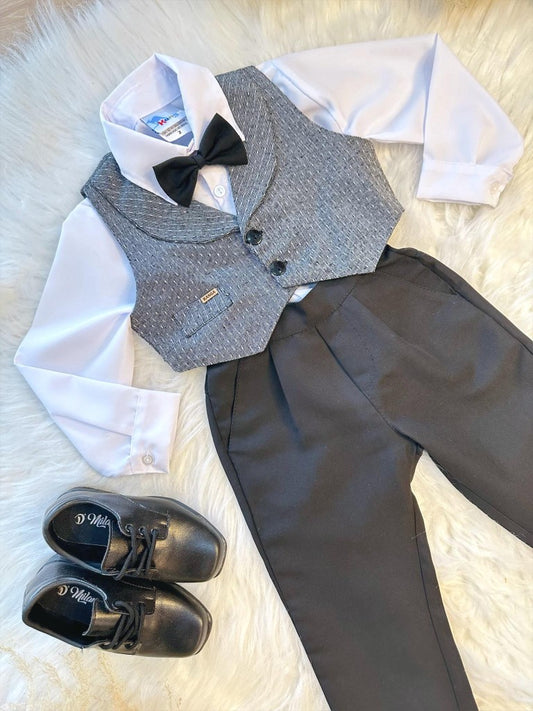 Conjunto formal: Camisa, pantalón, corbata, chaleco negro y gris.