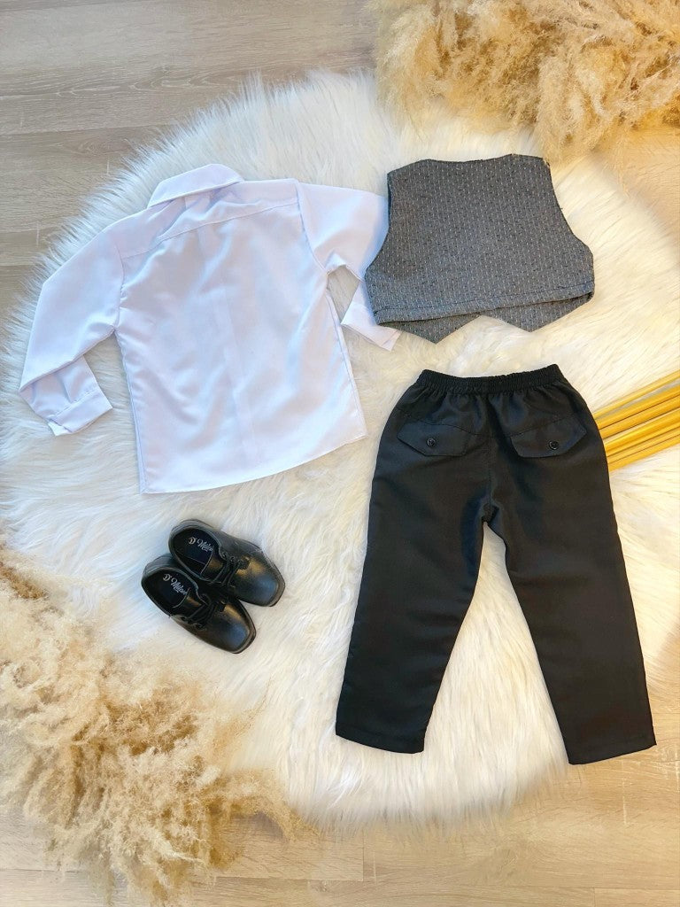 Conjunto formal: Camisa, pantalón, corbata, chaleco negro y gris.