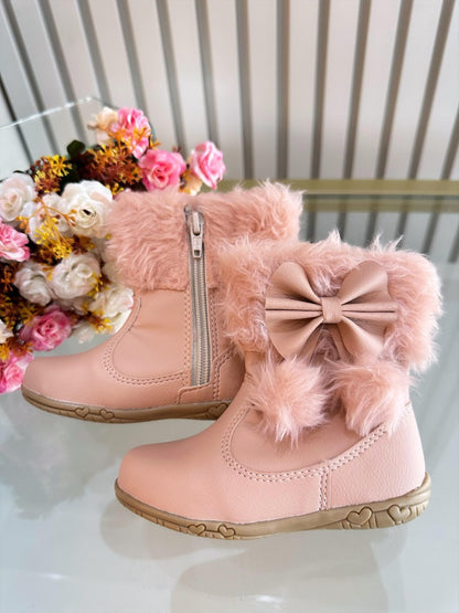 Botitas de niña color piel con lazo de pompón, peluche y cremallera 