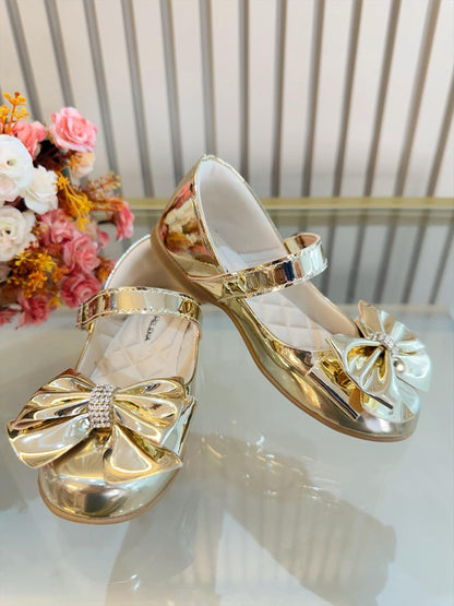 Zapato dorado metálico de lujo con lazo y pedrería 
