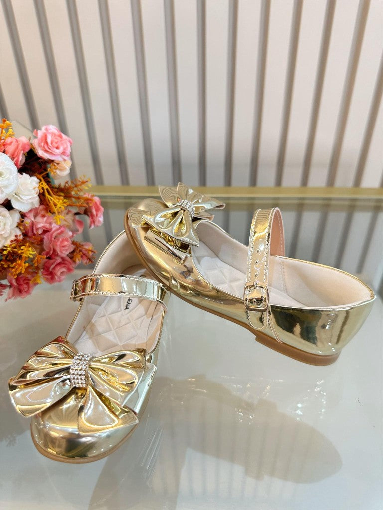 Zapato dorado metálico de lujo con lazo y pedrería 