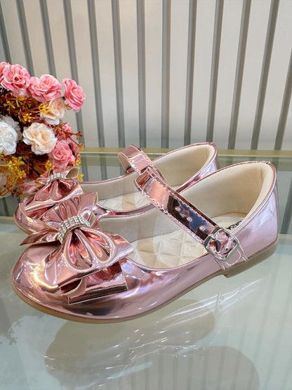 Zapato rosa metalizado de lujo con lazo y pedrería 