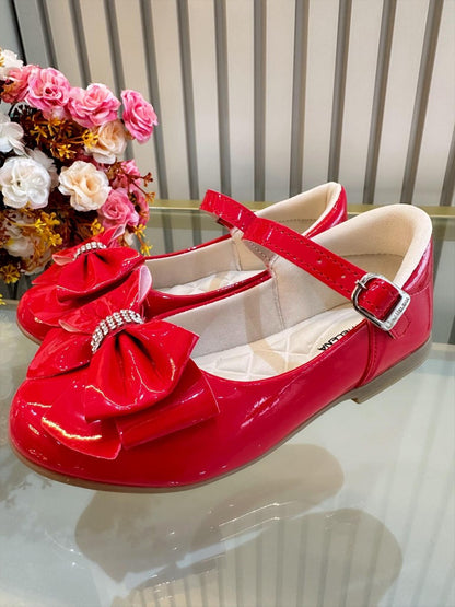 Zapatos de charol rojo de lujo con lazo y pedrería 