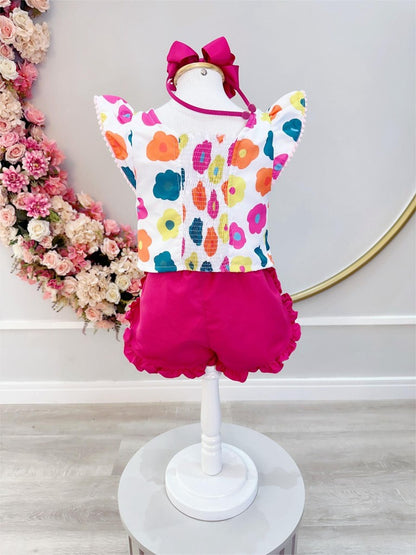 Conjunto floral blanco para niña con pantalón corto rosa y pulsera