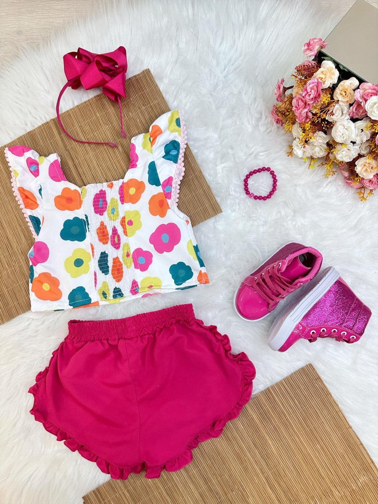 Conjunto floral blanco para niña con pantalón corto rosa y pulsera