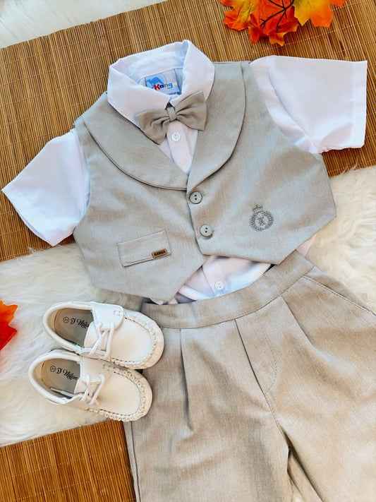 Conjunto de camisa, chaleco y corbata grises de lujo con pantalones cortos