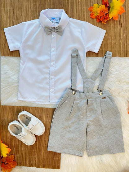 Conjunto formal de camisa gris, corbata, pantalón corto y tirantes