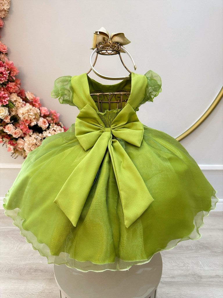 Vestido infantil verde oliva con busto plisado y perlas