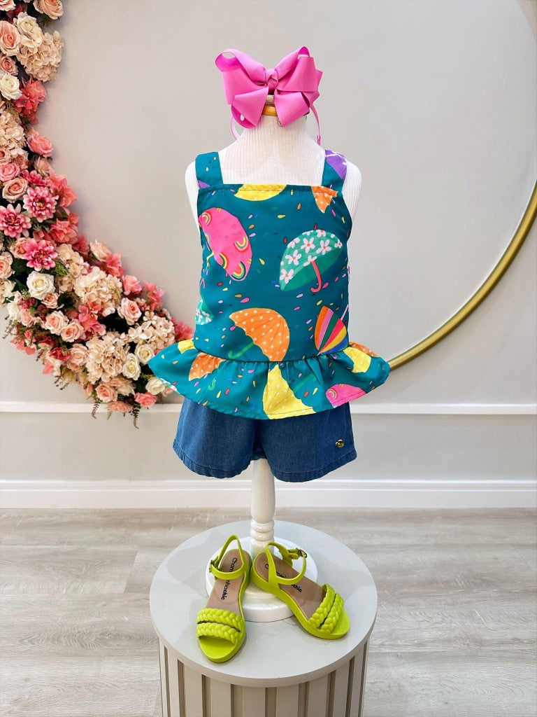 Conjunto verde colorido para niña con shorts vaqueros y pulsera