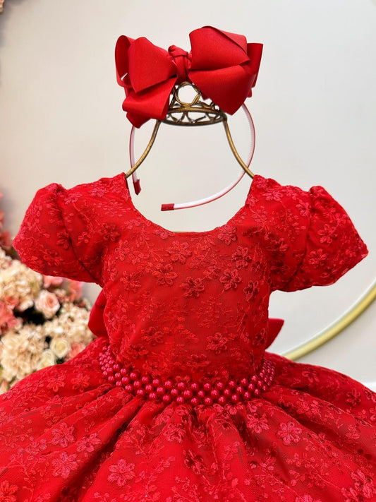 Vestido infantil de tul rojo con encaje floral y cinturón de perlas