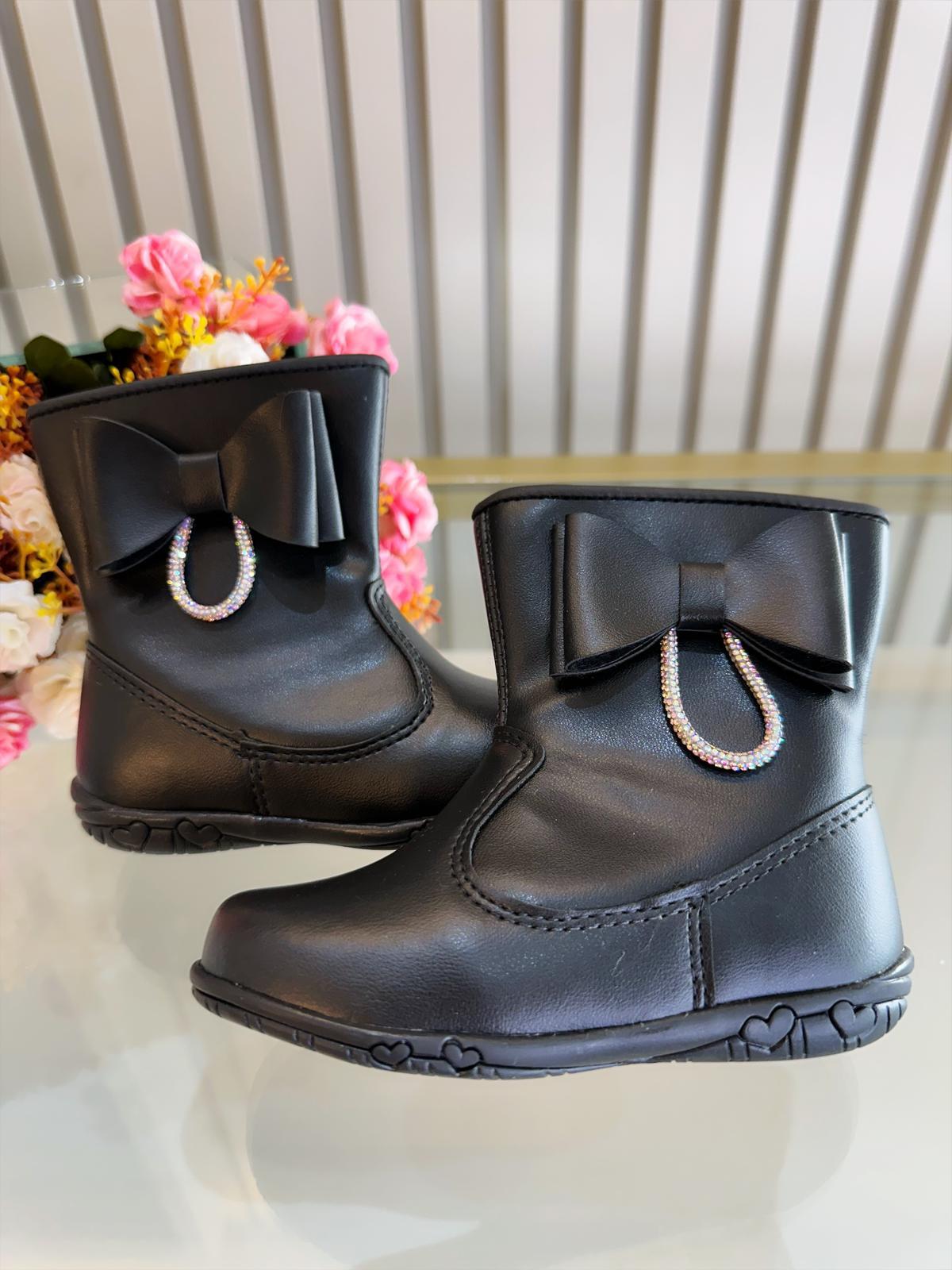 Botines infantiles negros mate con lazo de pedrería y cremallera 