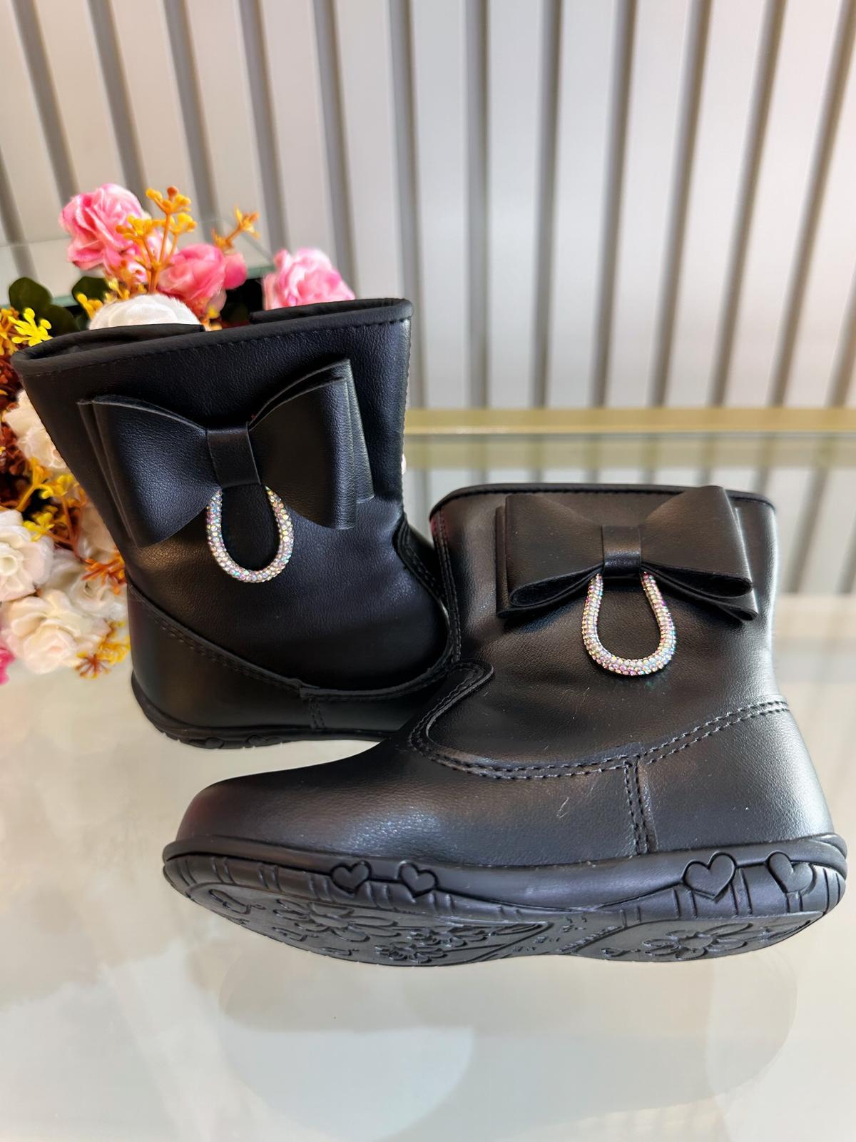 Botines infantiles negros mate con lazo de pedrería y cremallera 