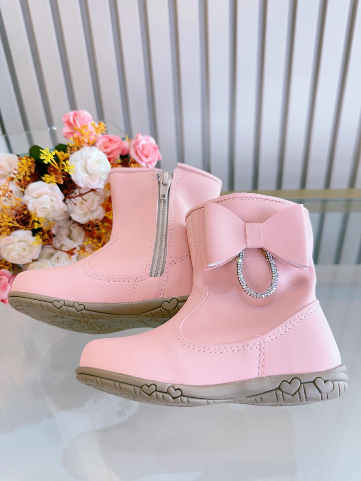 Botines infantiles rosa mate con lazo de pedrería y cremallera 