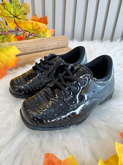 Zapatos de vestir negros de charol con cordones para niño