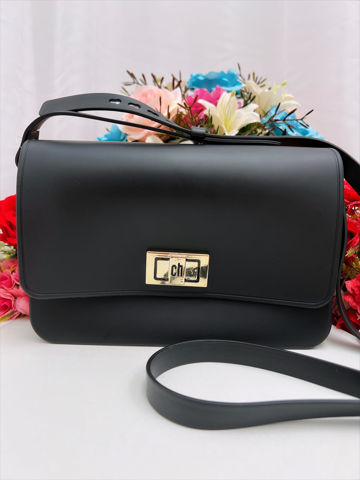 Bolso de hombro mediano con correa ajustable en varios colores de lujo 