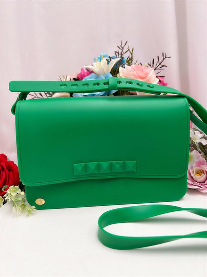 Bolso de hombro mediano con correa ajustable en varios colores de lujo 
