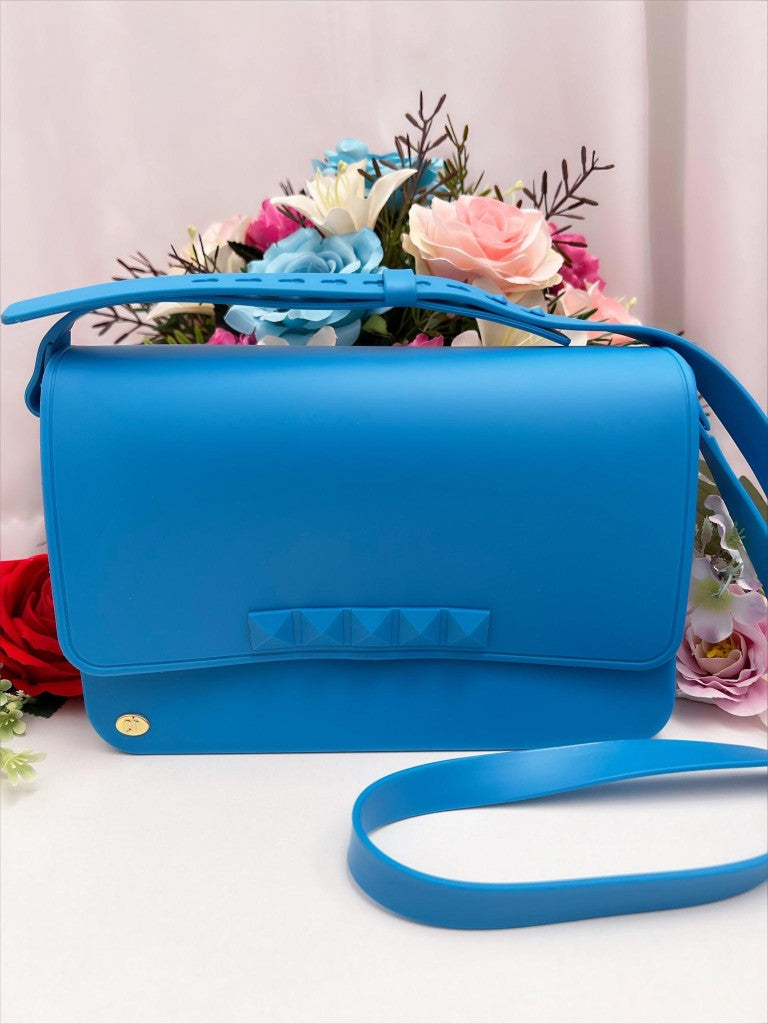 Bolso de hombro mediano con correa ajustable en varios colores de lujo 