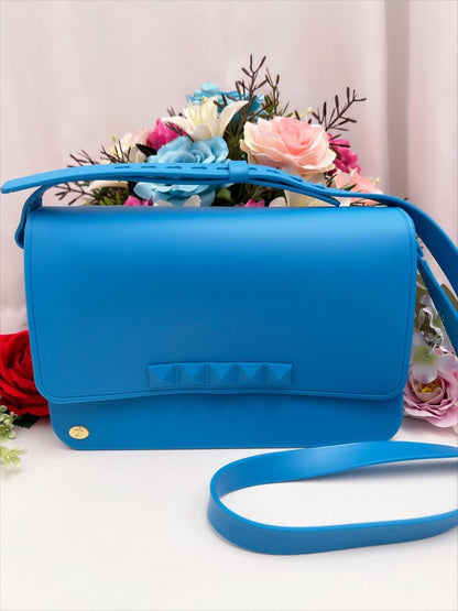 Bolso de hombro mediano con correa ajustable en varios colores de lujo 