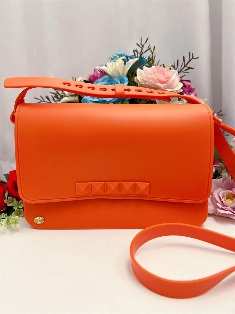 Bolso de hombro mediano con correa ajustable en varios colores de lujo 