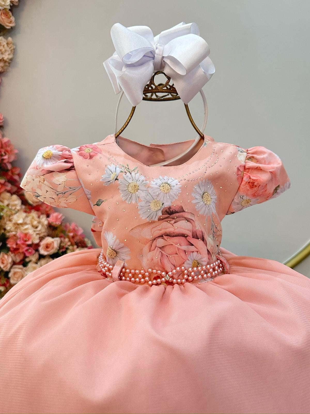 Vestido infantil color salmón y falda con volantes y busto de flores con pedrería