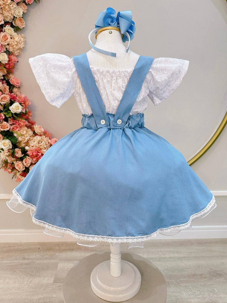 Conjunto de niña: blusa blanca bordada y mono azul claro