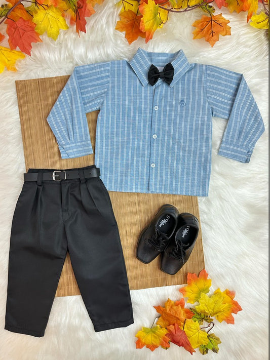 Conjunto infantil: Camisa de rayas azules y pantalón negro con cinturón