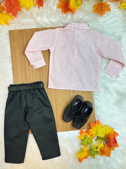 Conjunto Infantil: Camisa Rayas Salmón y Pantalón Negro con Cinturón