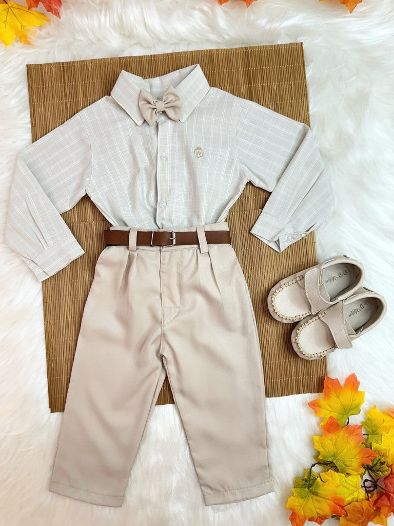 Conjunto Infantil: Camisa de Rayas y Pantalón Beige con Cinturón