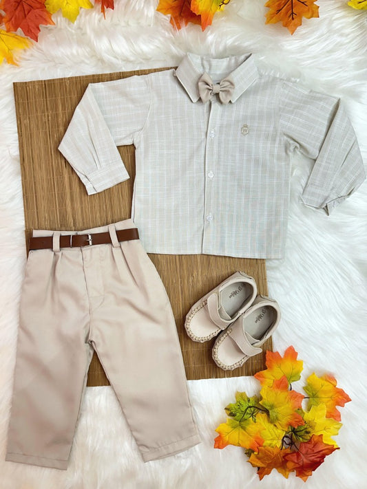 Conjunto Infantil: Camisa de Rayas y Pantalón Beige con Cinturón