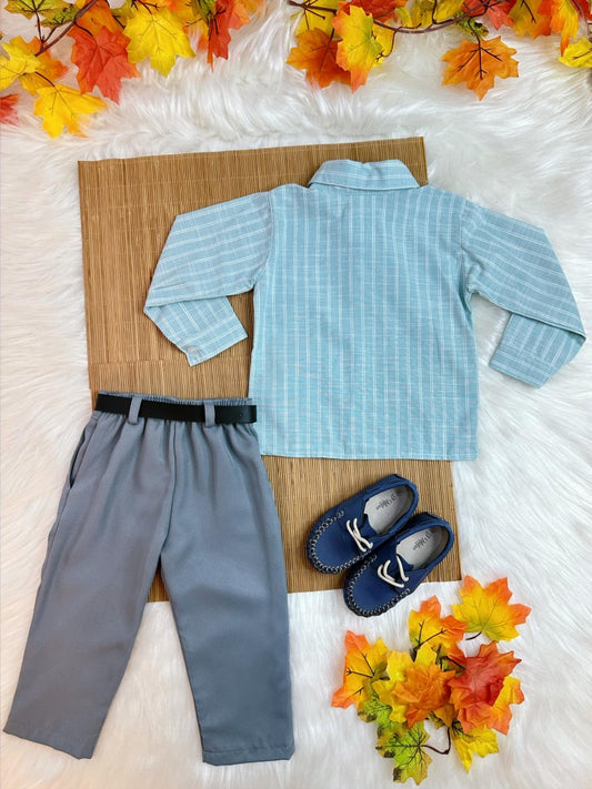 Conjunto Infantil: Camisa de Rayas Verdes y Pantalón Gris con Cinturón