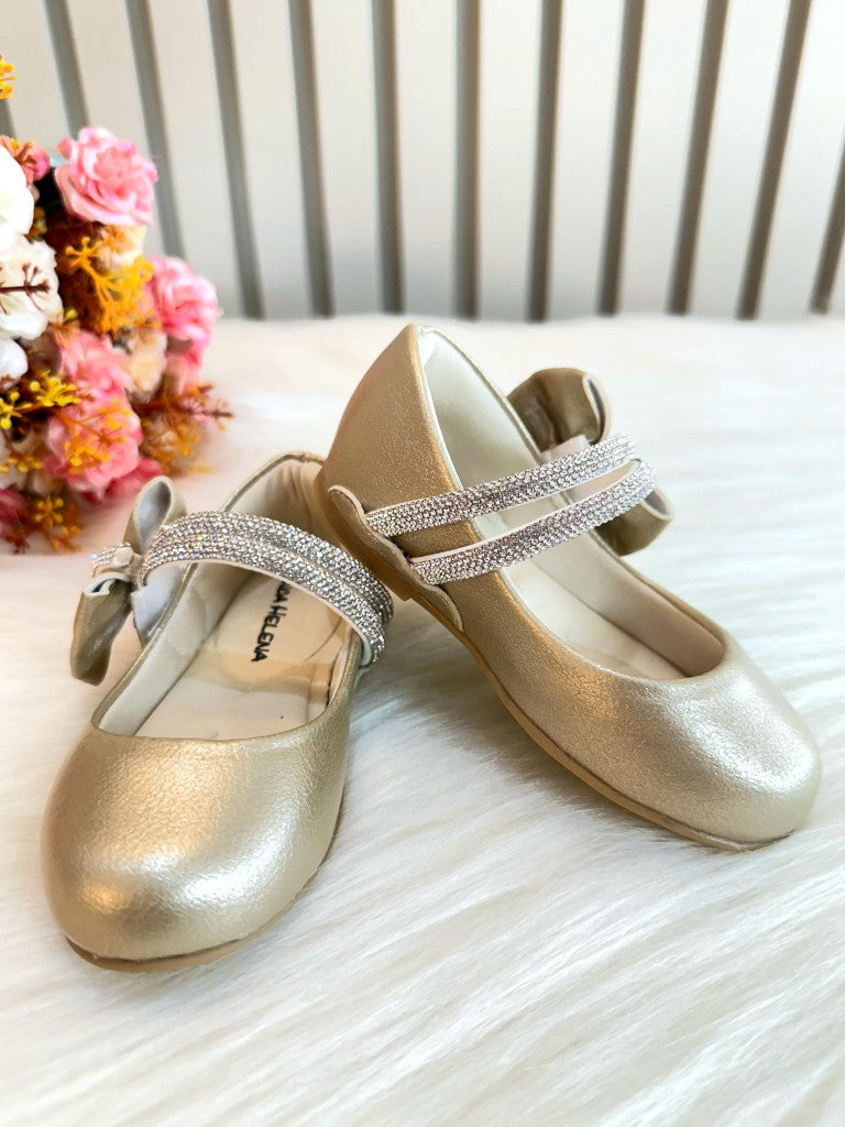 Zapato dorado mate con lazo y tiras de diamantes de imitación