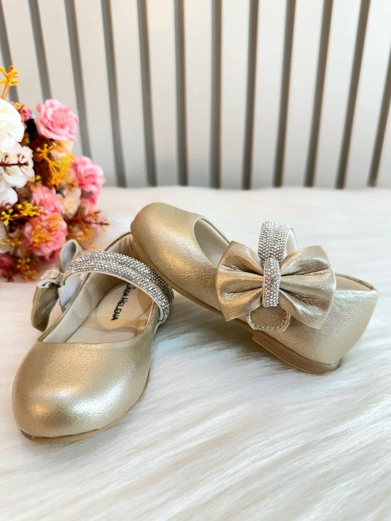 Zapato dorado mate con lazo y tiras de diamantes de imitación