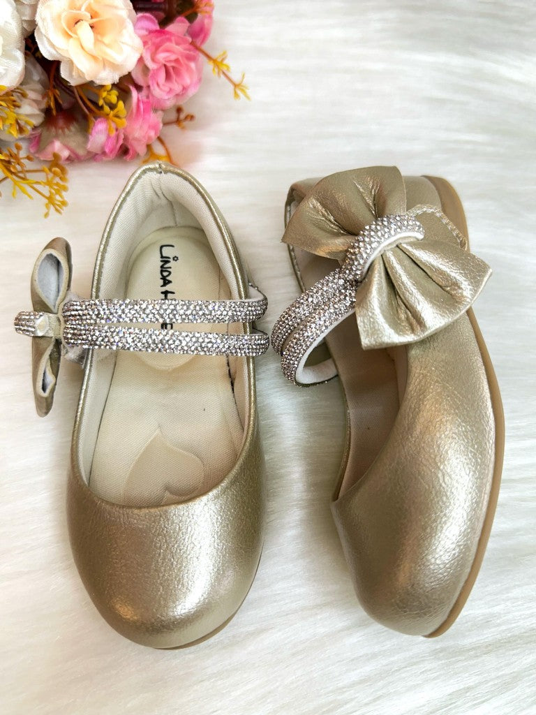 Zapato dorado mate con lazo y tiras de diamantes de imitación