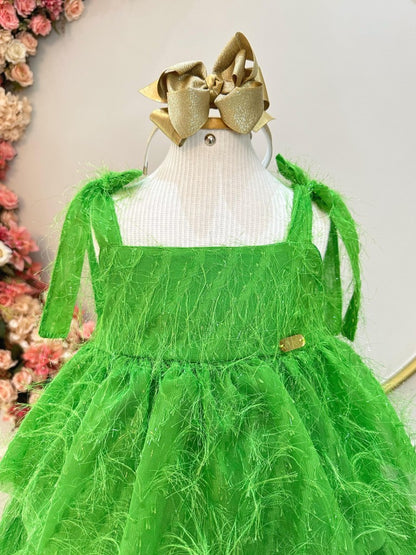 Vestido infantil verde con tirantes y plumas de lujo