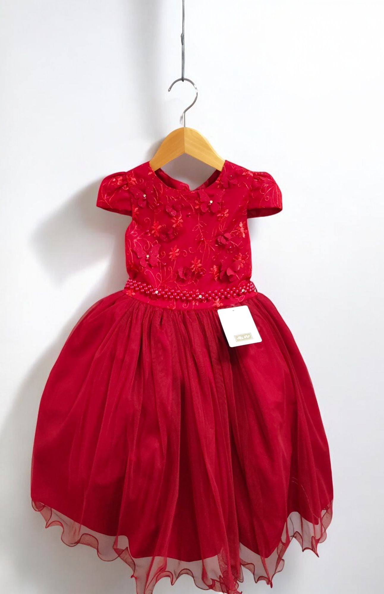 Vestido infantil rojo con encaje y aplique de mariposa