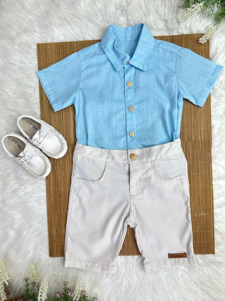 Conjunto para niño: Camisa azul, bermuda beige informal