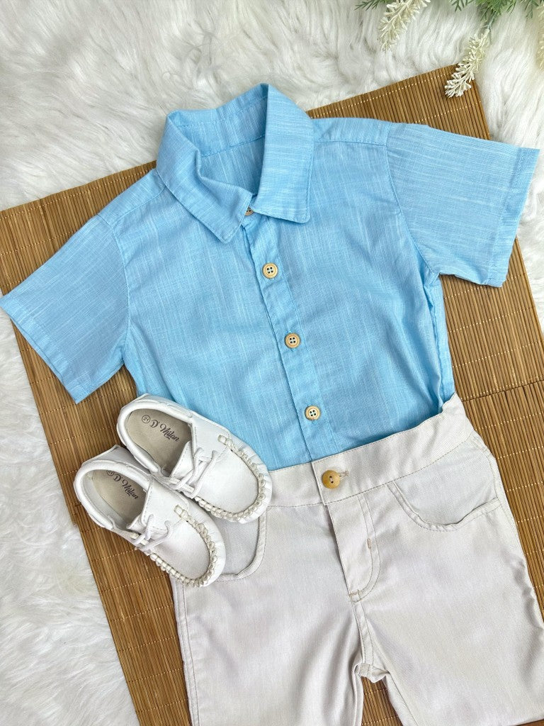 Conjunto para niño: Camisa azul, bermuda beige informal