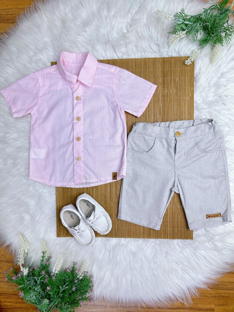 Conjunto para niño: Camisa rosa, bermuda beige informal