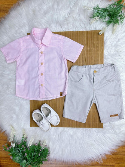 Conjunto para niño: Camisa rosa, bermuda beige informal