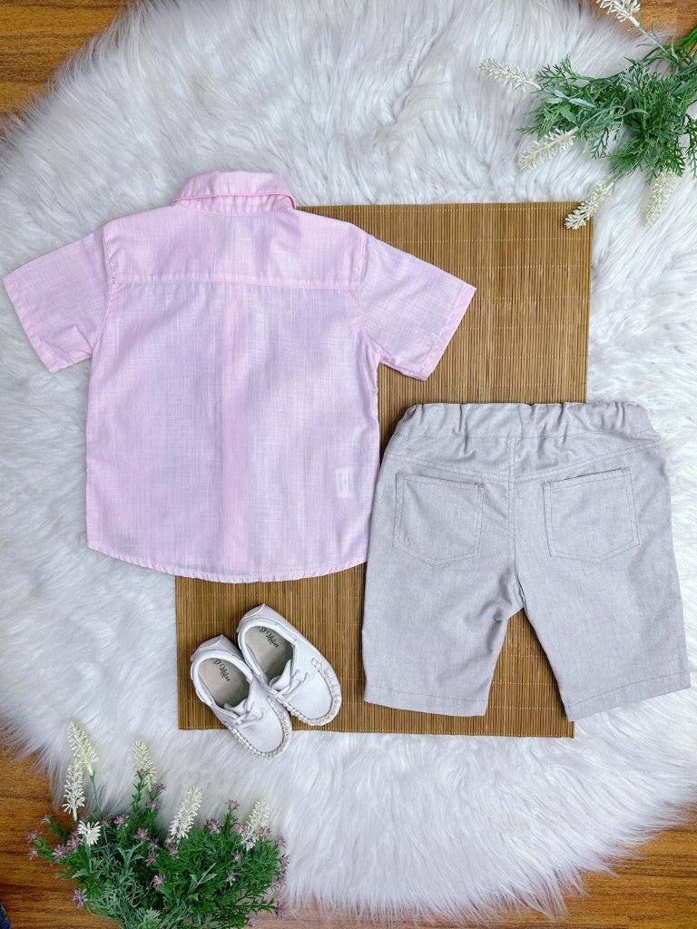 Conjunto para niño: Camisa rosa, bermuda beige informal