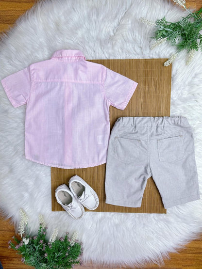 Conjunto para niño: Camisa rosa, bermuda beige informal