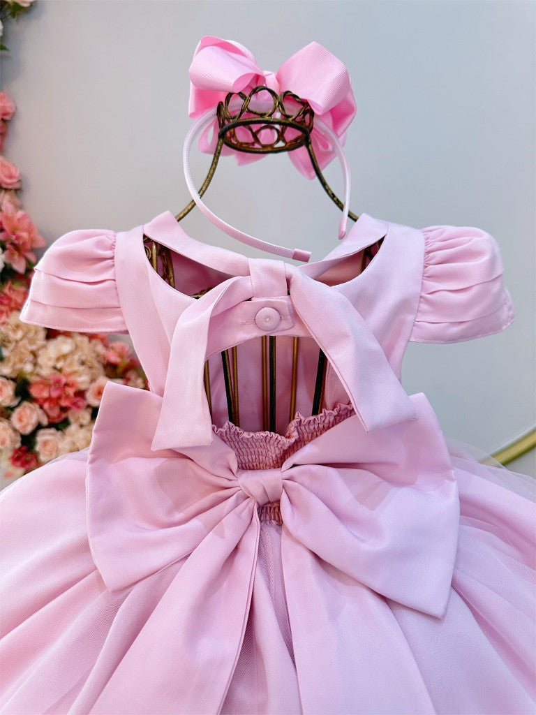Vestido infantil rosa claro con busto acanalado para fiestas de damas