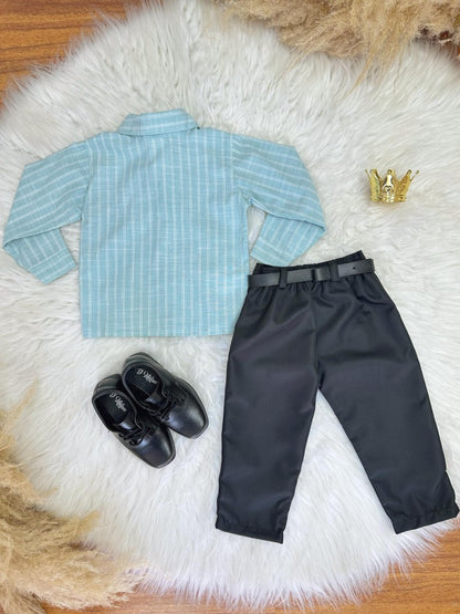 Conjunto infantil: Camisa de rayas verdes y pantalón negro con cinturón