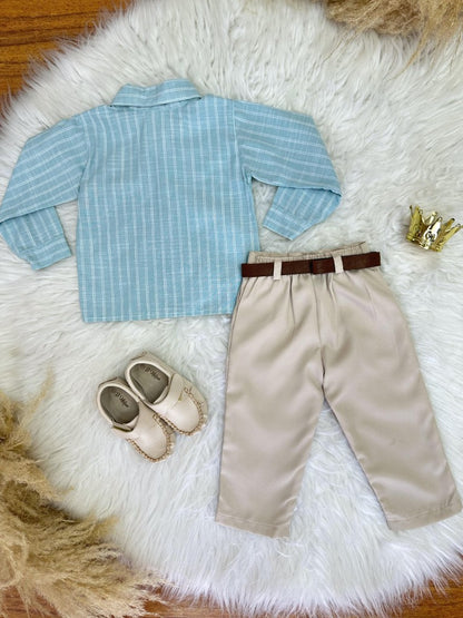Conjunto Infantil: Camisa de Rayas Verdes y Pantalón Beige con Cinturón 