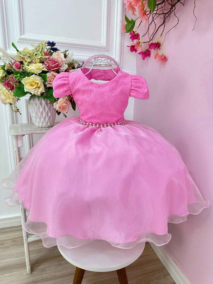 Vestido de dama de honor de encaje rosa chicle con perlas y tiara 